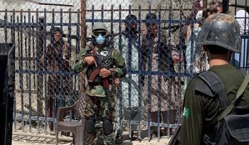 Die Zusammenstöße zwischen Sicherheitskräften in Afghanistan und Pakistan auf beiden Seiten der Durand-Linie